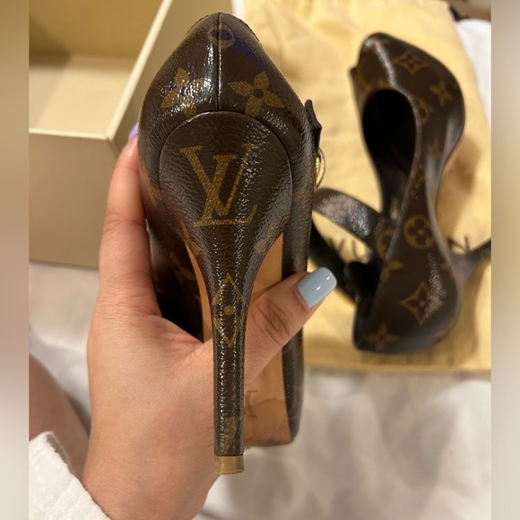 Louis Vuitton monogram (authentic) peep toe heel w/ Gold LV button - Picture 3 of 14